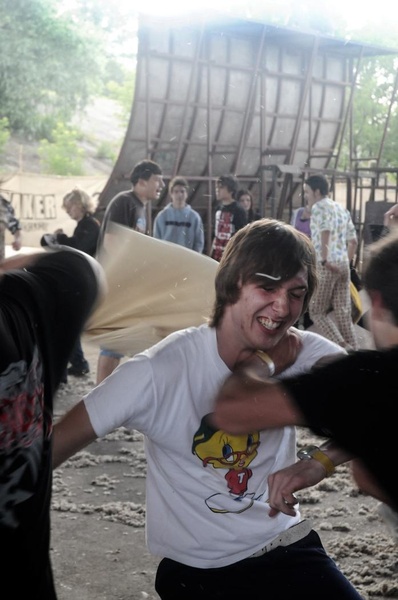 Гітарист Невгамовних стрибнув у натовп.