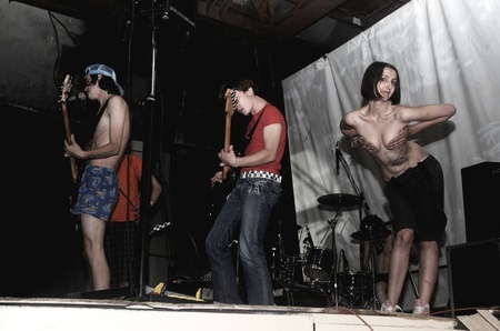 Під ніч на сцені стало жарко.