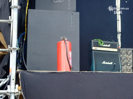 На сцені було помічено вогнегасник... Рідко таке побачиш.