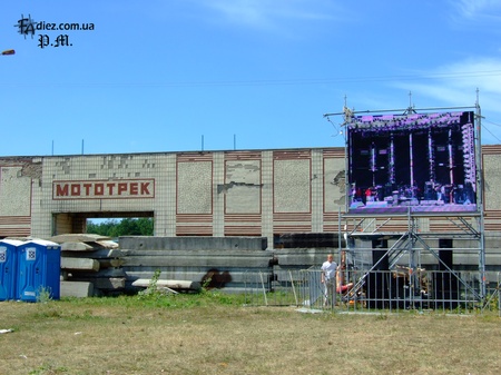 Тому, хто не дійшов увімкнули ящика...