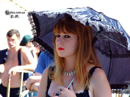 Готичні примадонни блукали усюди...