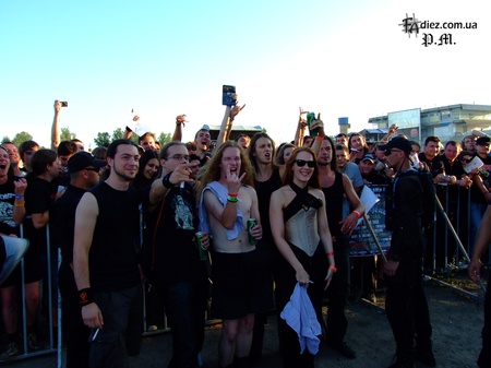 Epika на фоні фанів