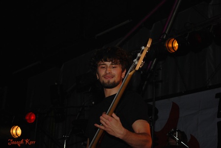 Тонкая Красная Нить