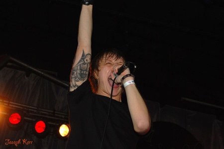 Тонкая Красная Нить