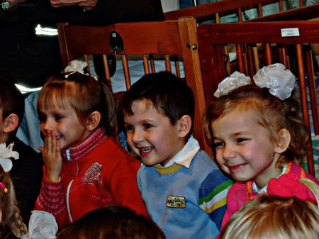 З книгою до дітей