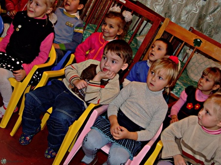 З книгою до дітей