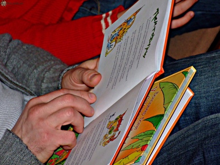 З книгою до дітей