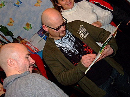 З книгою до дітей