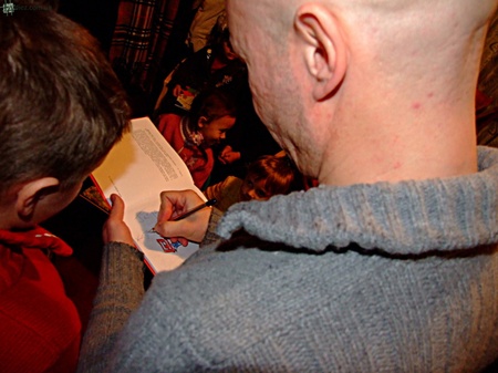 З книгою до дітей