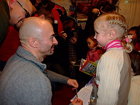 З книгою до дітей