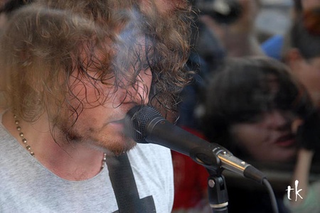 Димна Суміш зіграла концерт у вітрині магазину