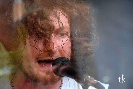 Димна Суміш зіграла концерт у вітрині магазину