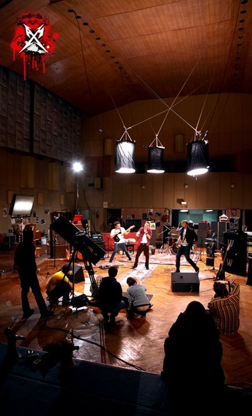 Роллік'с відзняли кліп "Зруйнувати все"