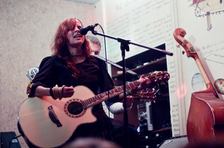 Маша и медведи@Диван