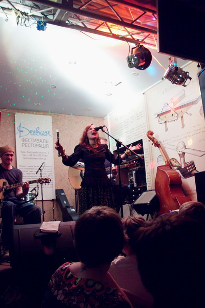 Маша и медведи@Диван