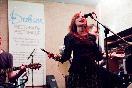 Маша и медведи@Диван