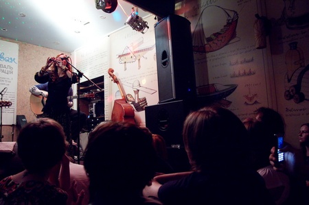 Маша и медведи@Диван