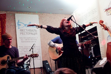 Маша и медведи@Диван