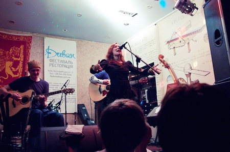 Маша и медведи@Диван