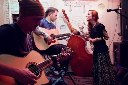 Маша и медведи@Диван