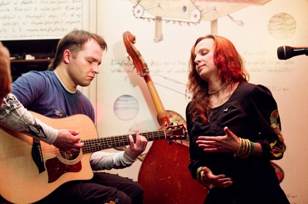 Маша и медведи@Диван