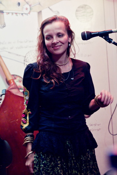 Маша и медведи@Диван