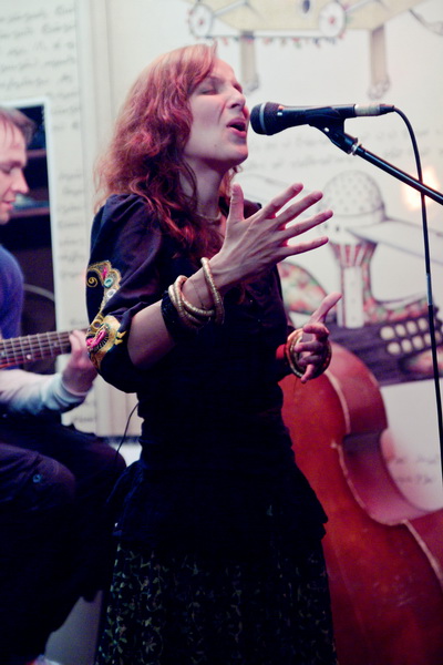 Маша и медведи@Диван