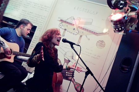 Маша и медведи@Диван