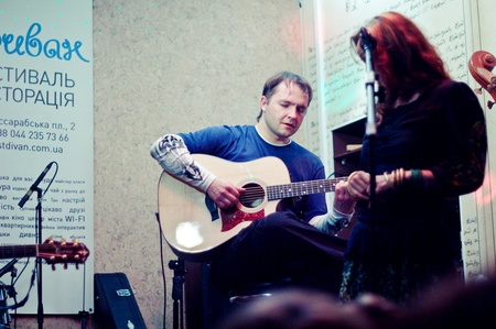 Маша и медведи@Диван