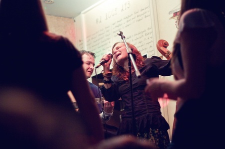 Маша и медведи@Диван