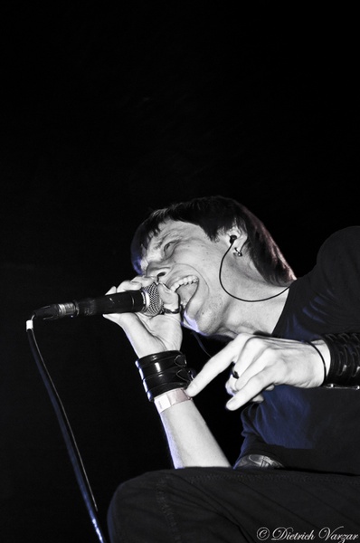 Тонкая Красная Нить