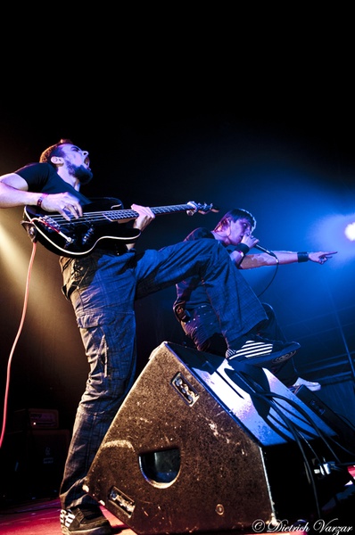 Тонкая Красная Нить