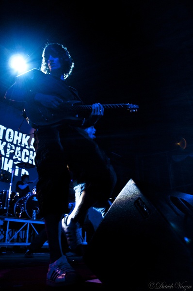 Тонкая Красная Нить