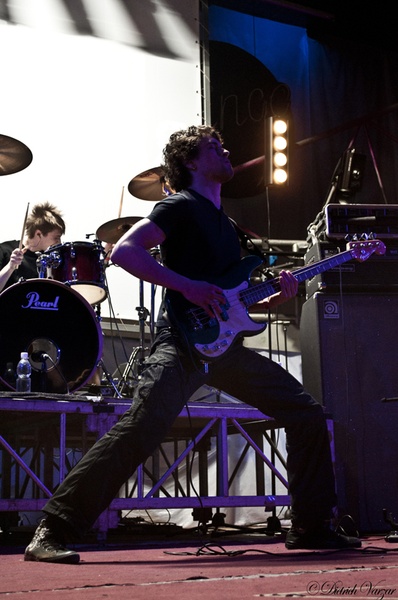 Тонкая Красная Нить