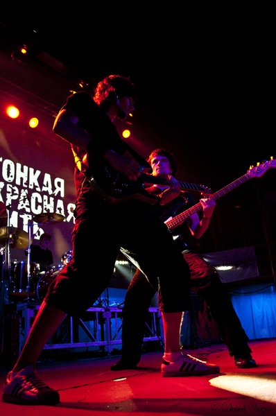 Тонкая Красная Нить