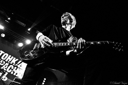 Тонкая Красная Нить