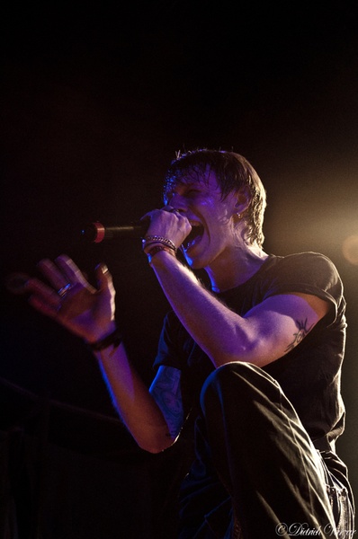 Тонкая Красная Нить